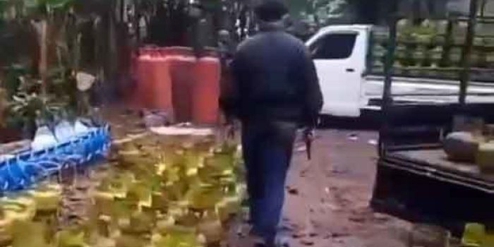 Ini Detik detik Tentara Indonesia Grebek Lokasi Pengoplos Gas LPG