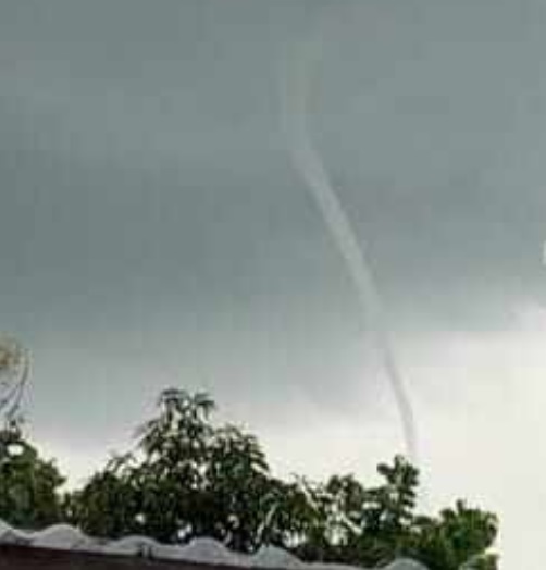 Pusaran Angin Menjulang ke langit, Gegerkan Warga Ngawi, Pertanda Ada Bencana