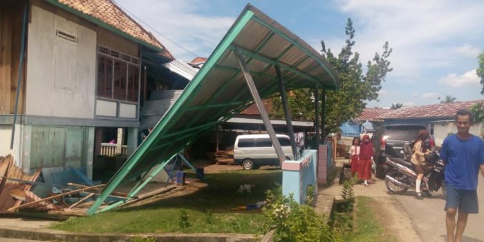 Angin Puting Beliung Hantam Rumah dan Bangunan Warga – 14 Rumah Rusak Berat