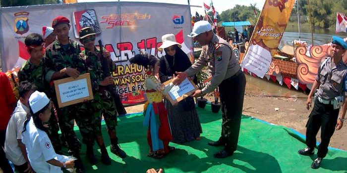 Semarak HUT Kemerdekaan RI ke-72, Rengel Geler Festival Perahu Hias