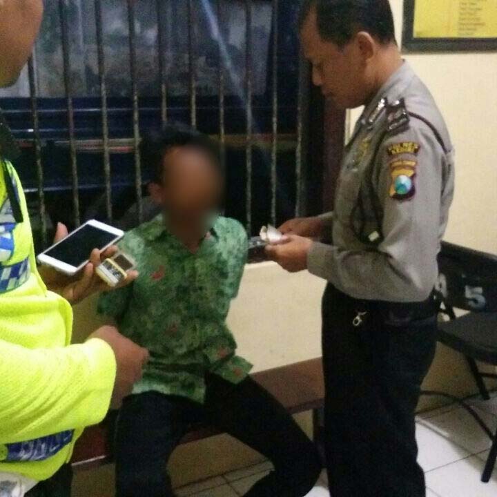 remaja belasan tahun njambret