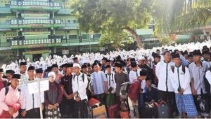 Mudik Rame rame, Ribuan Santri Sunan Drajat Sewa Ratusan Mobil