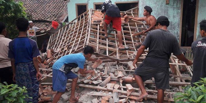 Ibu Rumah Tangga Tewas Tertimpa Kanopi Rumah