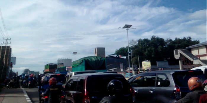 Proyek Simpang Lima  dan Jembatan Penyeberangan Bandara Sultan Hasanuddin Dibuka Untuk Arus Mudik