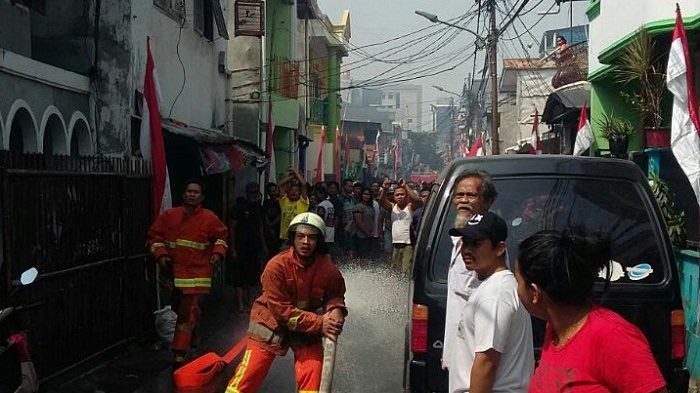 satu rumah terbakar