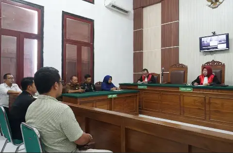 Gugatan Rp25 Miliar Terhadap Wali Kota Eri Cahyadi dan Armuji Resmi Dicabut, Ada Apa? 1 Gugatan Rp25 Miliar Terhadap Wali Kota Eri Cahyadi dan Armuji Resmi Dicabut