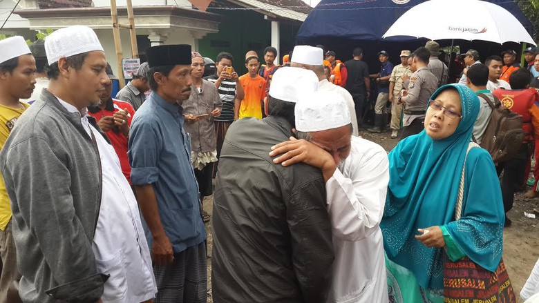 Suasana duka di POndok Pesantren Langitan