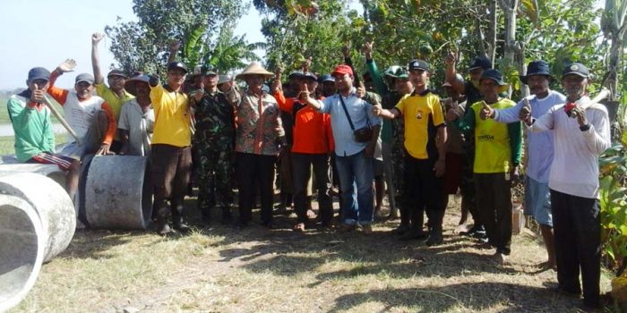 Tanggulangi Resiko Gagal Panen, Petani Bangun Sarana Irigasi Dengan Swadaya Murni