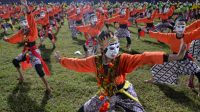 Tari Seribu Topeng Meriahkan HUT Kota Kediri