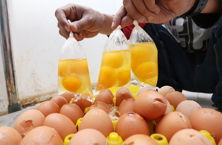 telur retak laku di pasaran