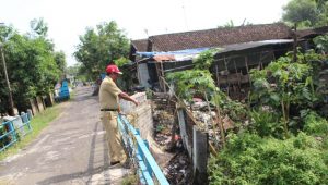 Empat Rumah Warga Ketandan Terancam Longsor