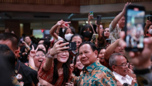 Kehadiran Prabowo dan Jokowi Memikat Jemaat, Harapan Makmur dan Damai di Masa Depan