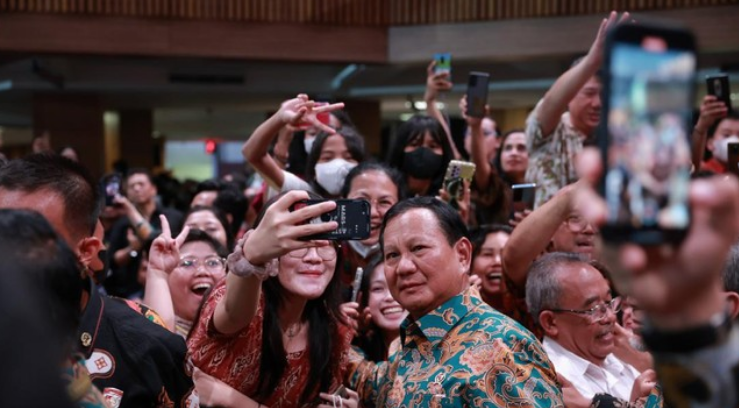 Kehadiran Prabowo dan Jokowi Memikat Jemaat, Harapan Makmur dan Damai di Masa Depan