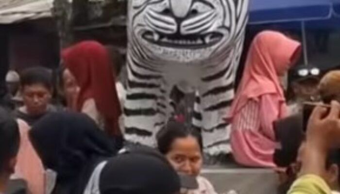 Fenomena Patung Macan Putih Kediri Jadi Inspirasi Produk Kreatif Lokal yang Laris Manis