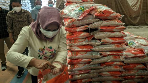 Walikota Mojokerto Temukan Beras Berkutu di Gudang Bulog