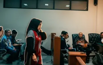 wanita pemilik butik hubungan dengan maidi