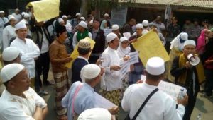 Mau Meresmikan Kegiatan, GUbernur Ahok Ditolak Warga Tebet