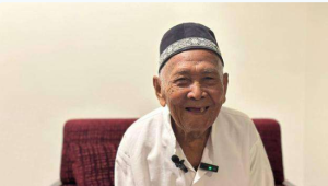 Kisah Viral Jemaah Haji Lucu: Abah Zulhani (95) Lupa Beri Makan Ayam, Diduga Mengidap Penyakit Demensia